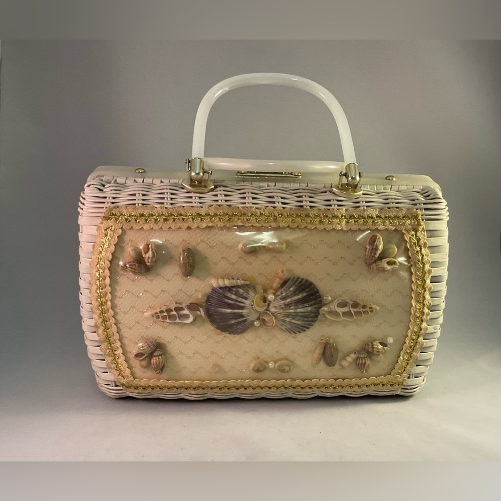 Vintage 1960’s Collectable White Wicker Seashell Window Purse by Atlas